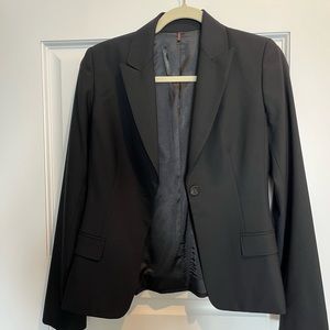 Black cropped fitted blazer
